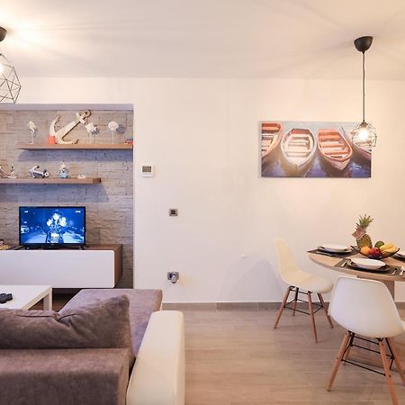 Coco Appartement Pirovac Buitenkant foto