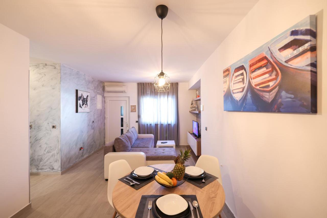 Coco Appartement Pirovac Buitenkant foto