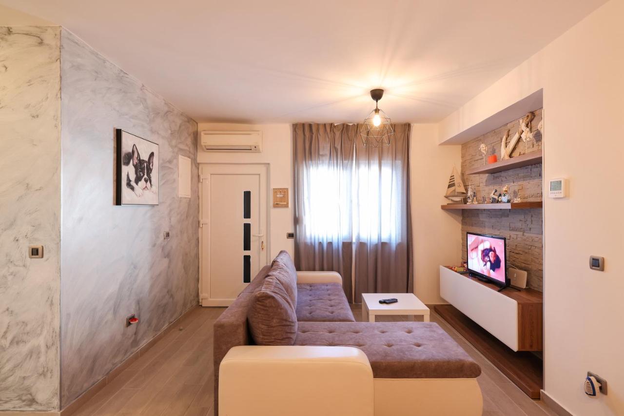 Coco Appartement Pirovac Buitenkant foto