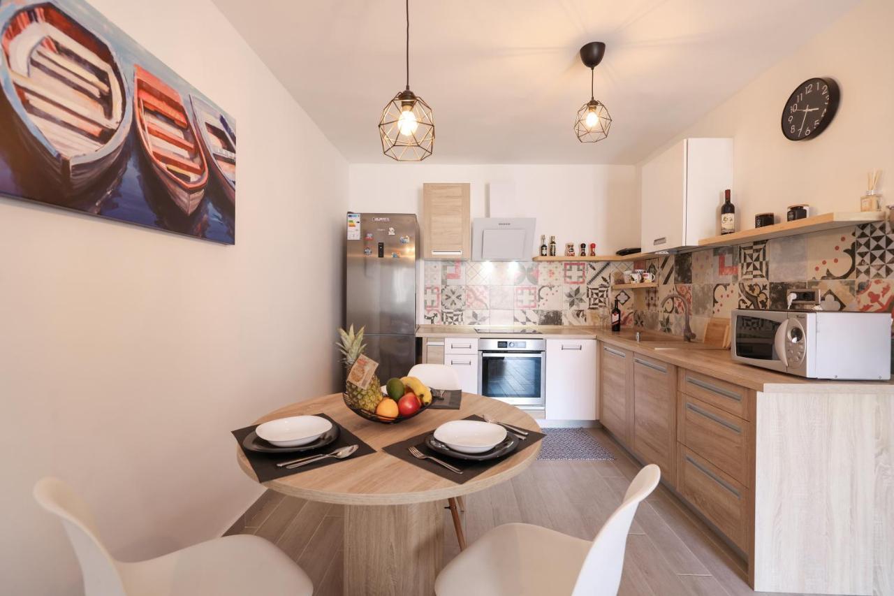 Coco Appartement Pirovac Buitenkant foto