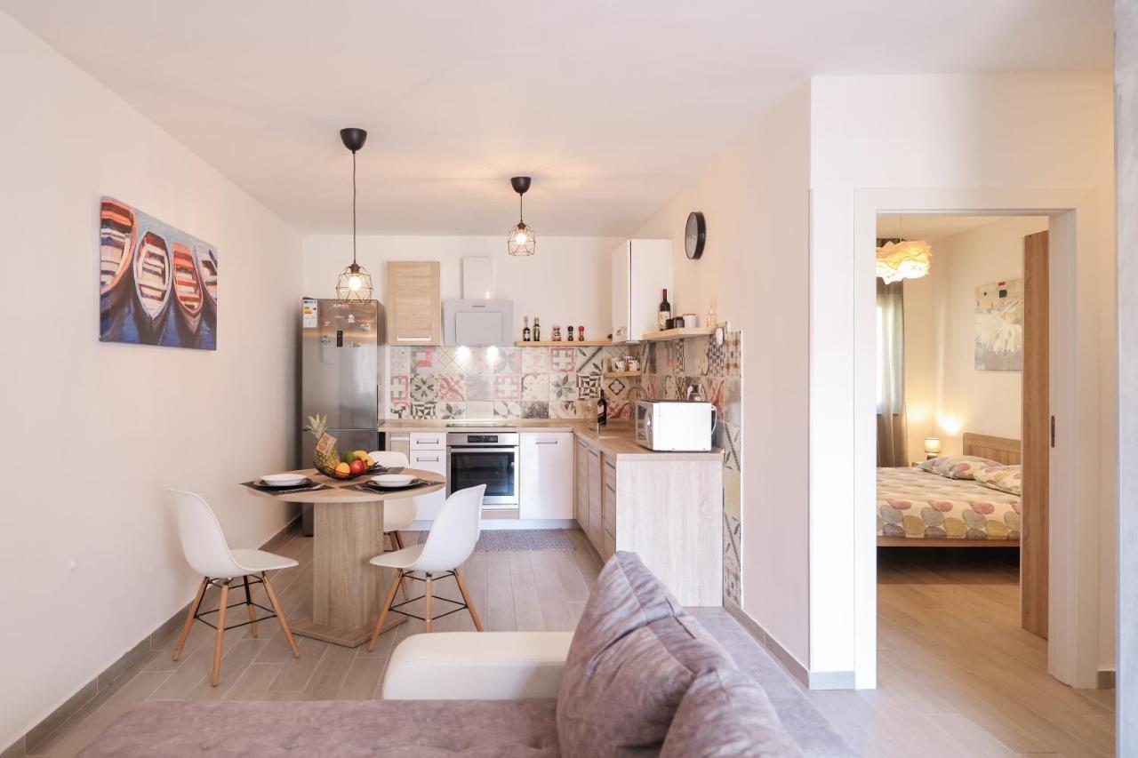 Coco Appartement Pirovac Buitenkant foto