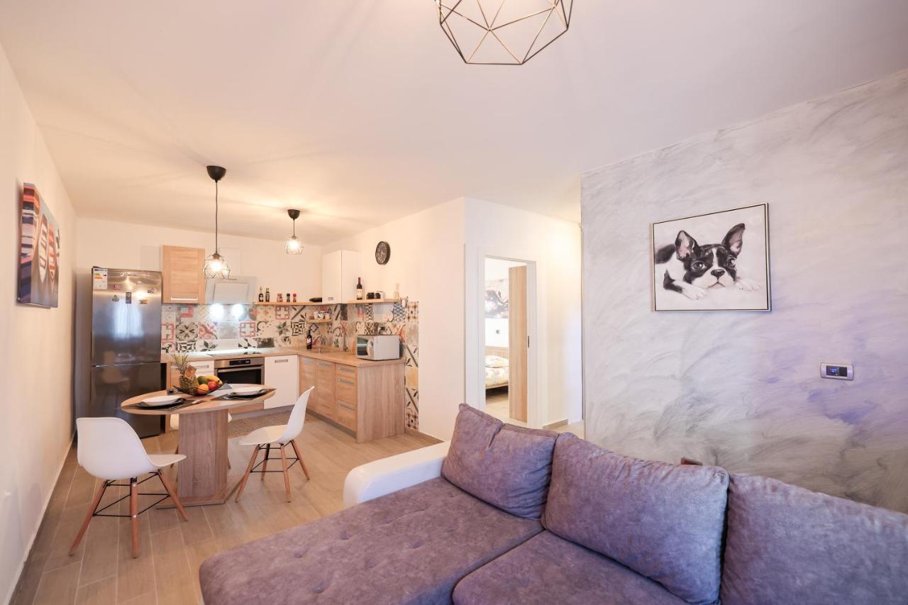 Coco Appartement Pirovac Buitenkant foto
