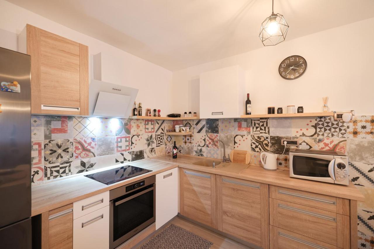 Coco Appartement Pirovac Buitenkant foto