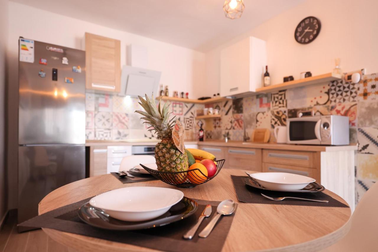 Coco Appartement Pirovac Buitenkant foto