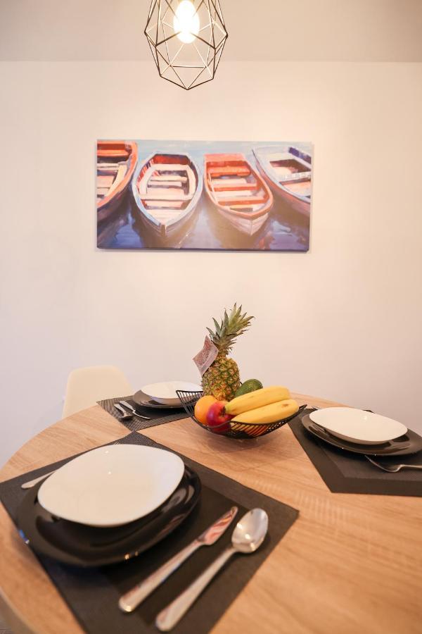 Coco Appartement Pirovac Buitenkant foto