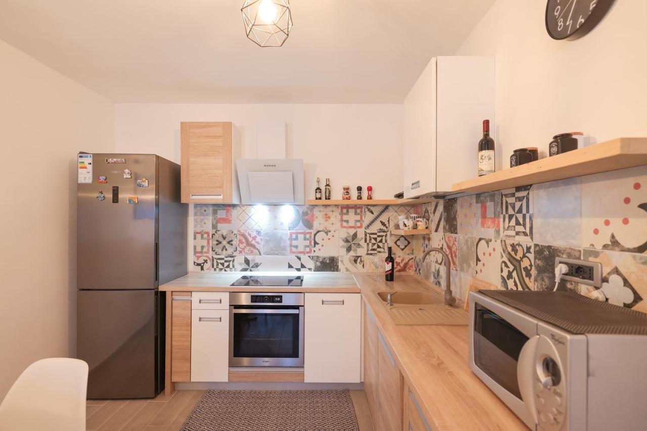 Coco Appartement Pirovac Buitenkant foto