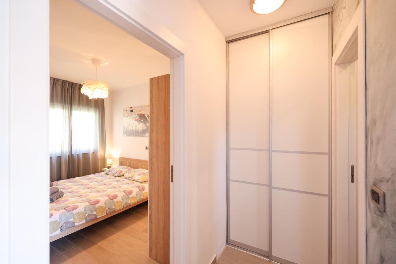 Coco Appartement Pirovac Buitenkant foto