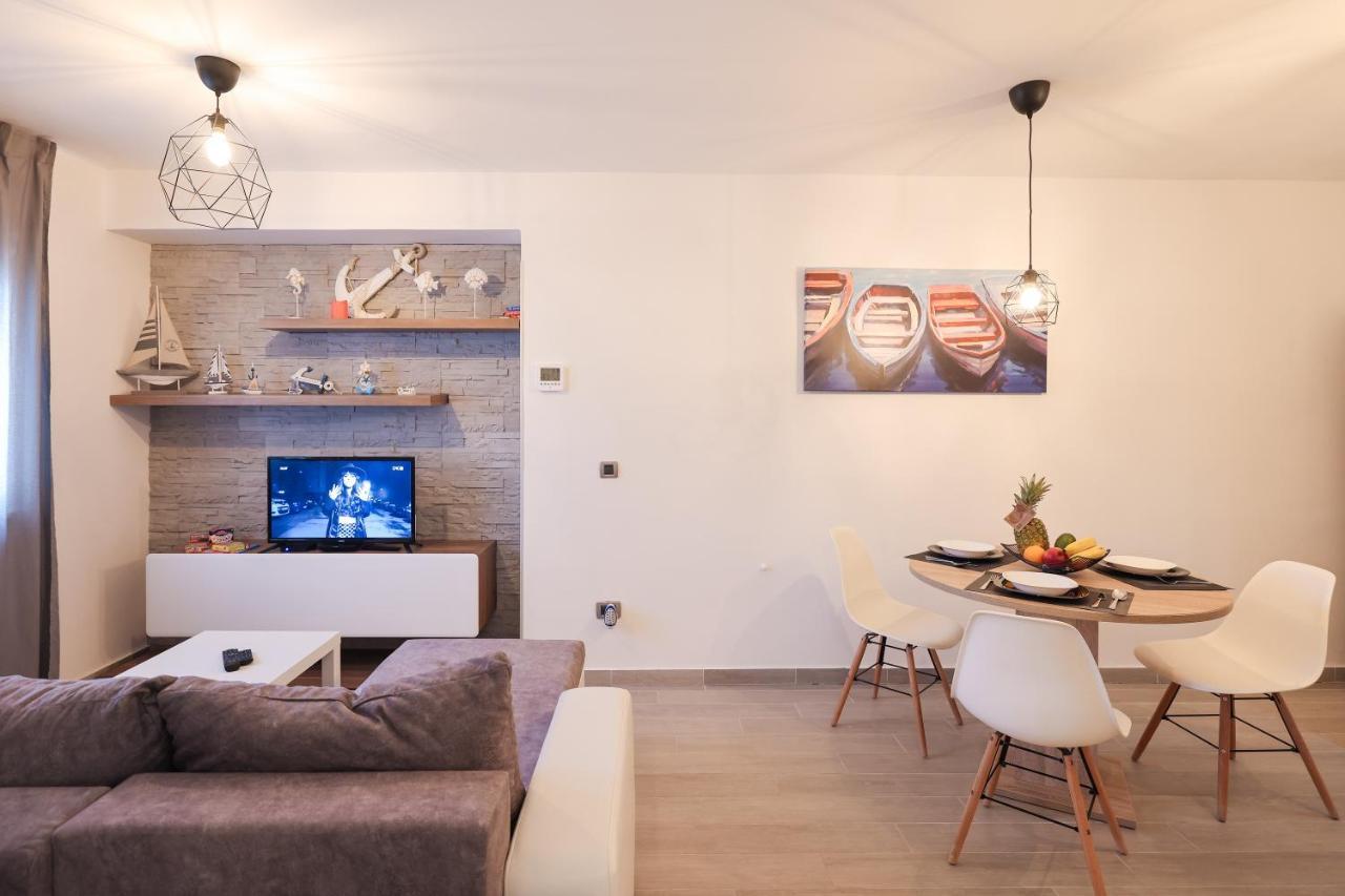Coco Appartement Pirovac Buitenkant foto